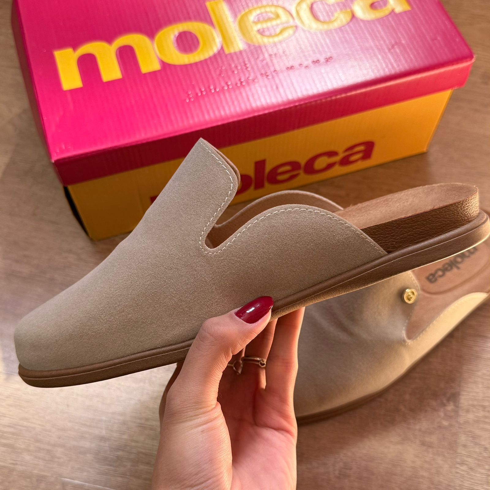 Mule Moleca Simples Logo Dourado 5826.100