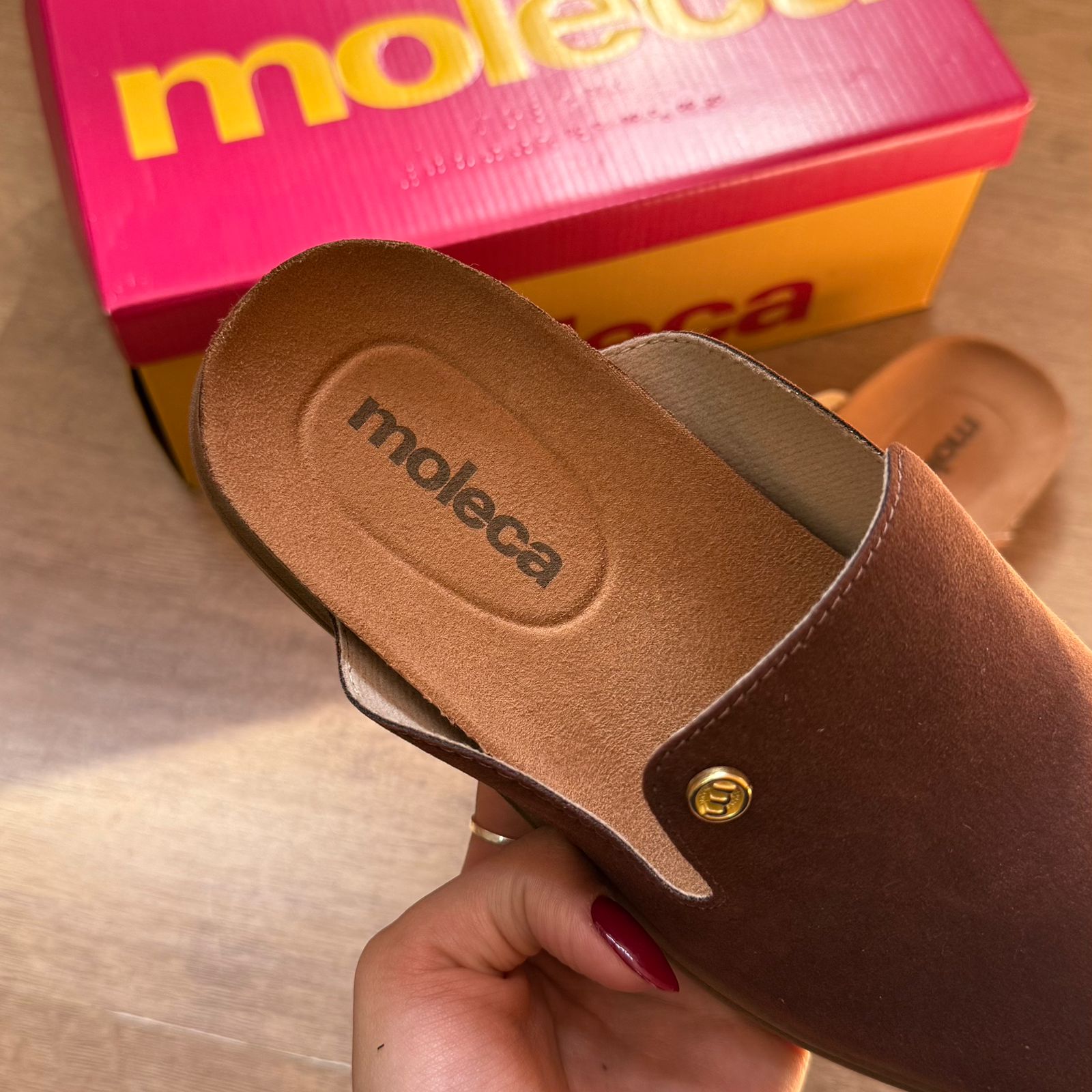 Mule Moleca Simples Logo Dourado 5826.100