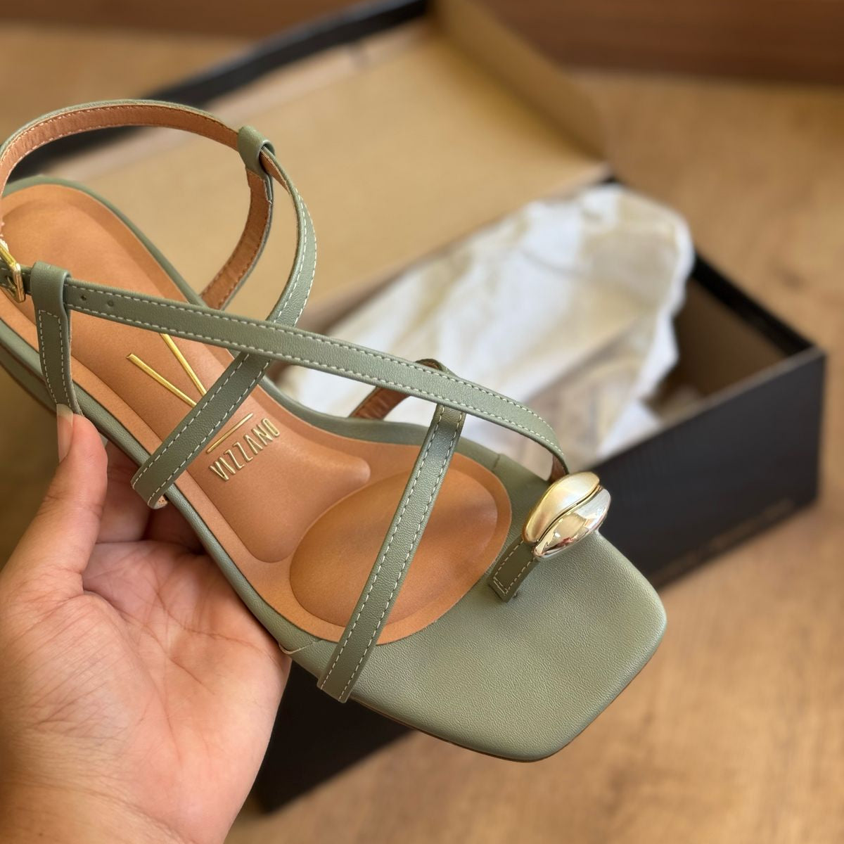 Sandália Vizzano Detalhe Dourado no Dedo 6454.123