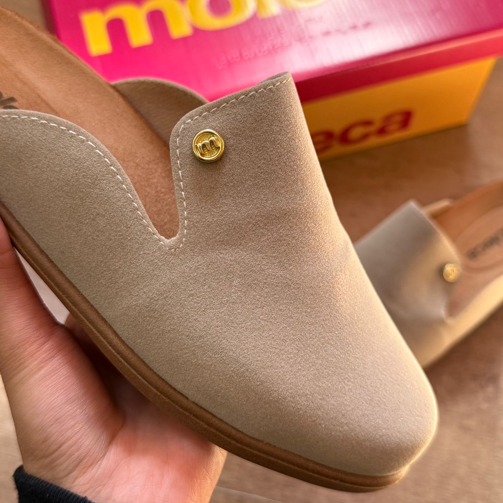 Mule Moleca Simples Logo Dourado 5826.100