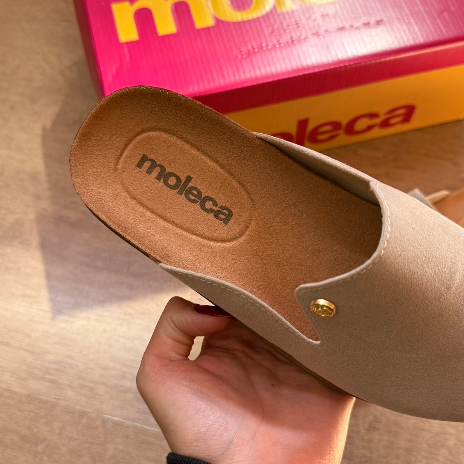 Mule Moleca Simples Logo Dourado 5826.100