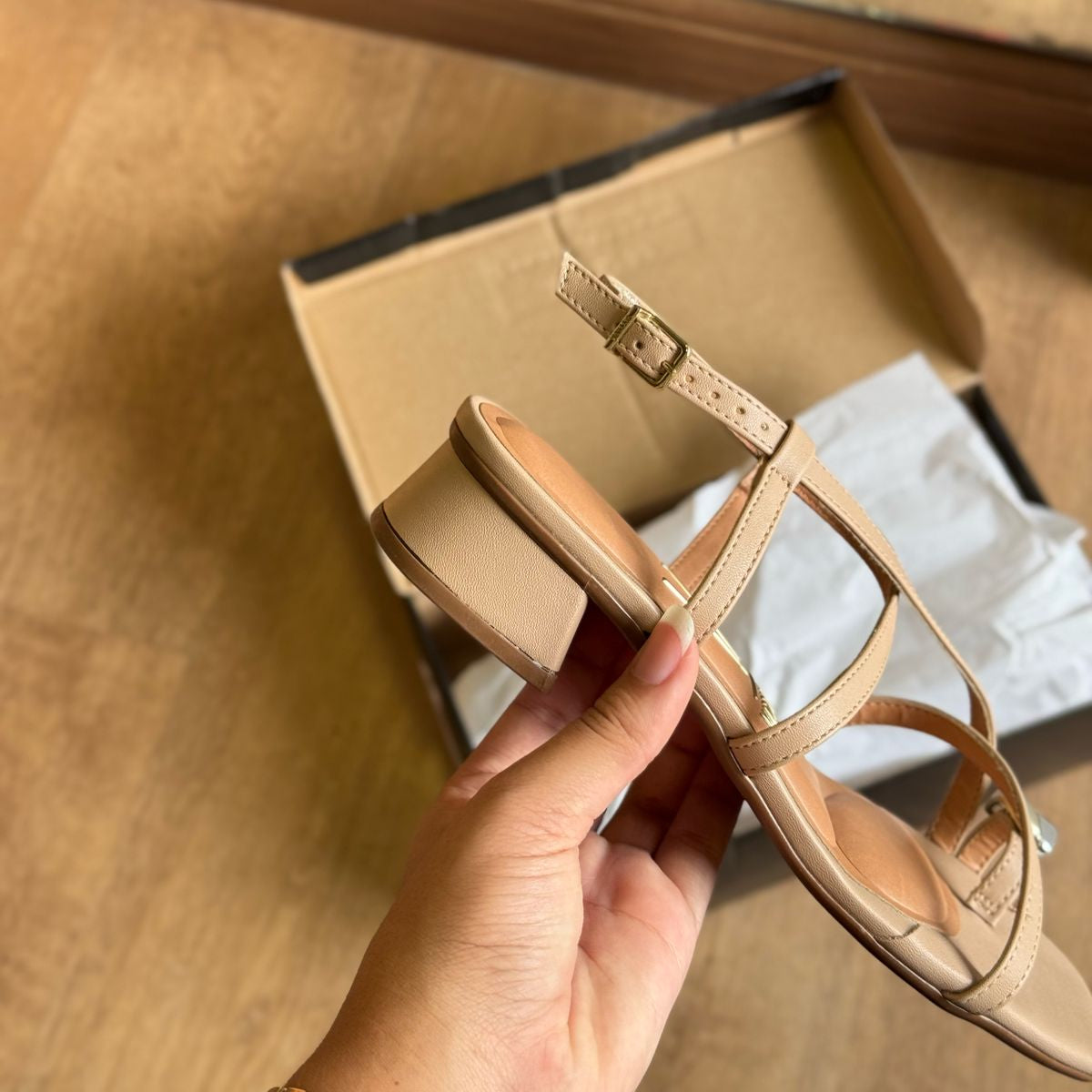 Sandália Vizzano Detalhe Dourado no Dedo 6454.123