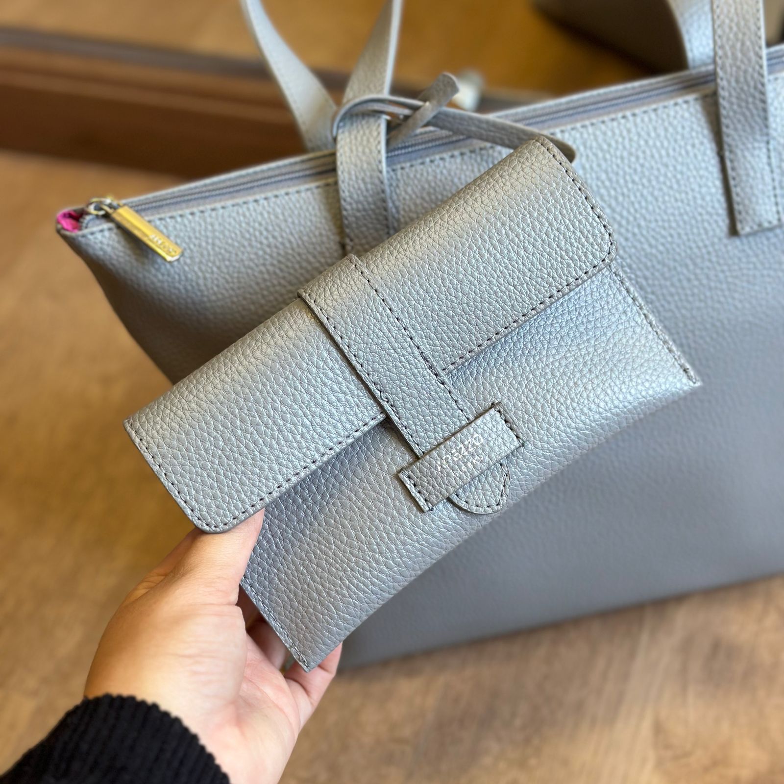 Bolsa Arezzo Mercato Grande Pouch A500230452