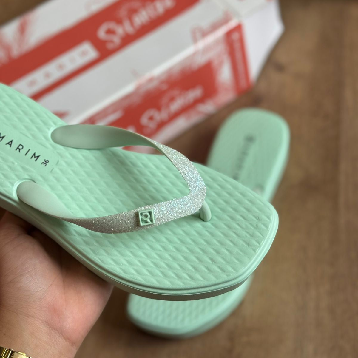 Chinelo de Dedo Ramarim Tiras em Glitter 248202
