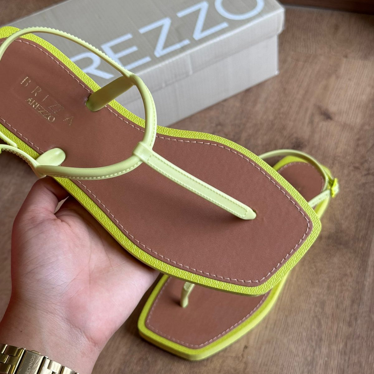 Sandália Arezzo Rasteira Slim Square Brizza Z190270004
