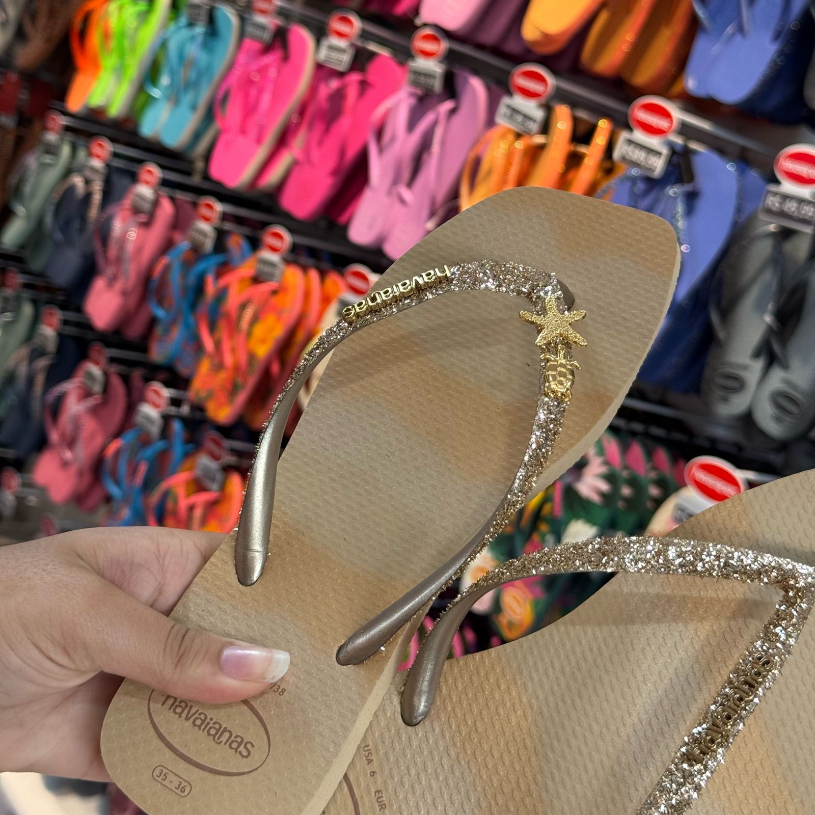 Havaianas Slim Square Glitter Party + Pin Estrela e Tartaruga (GRÁTIS)