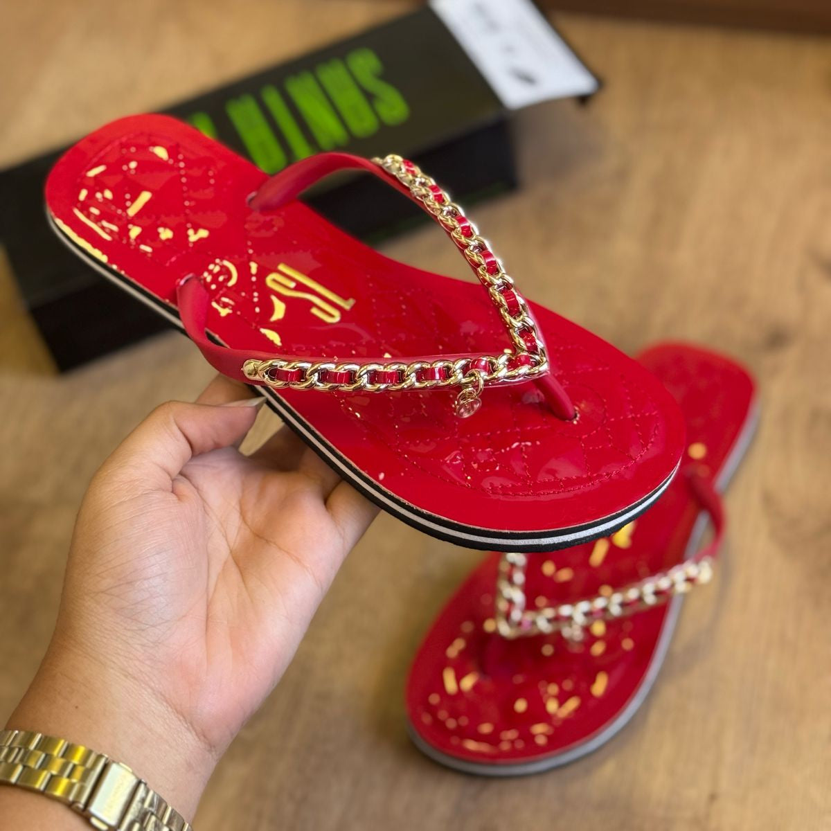 Sandália Santa Lolla Flip Flop Corrente Dourada 0106.0D67