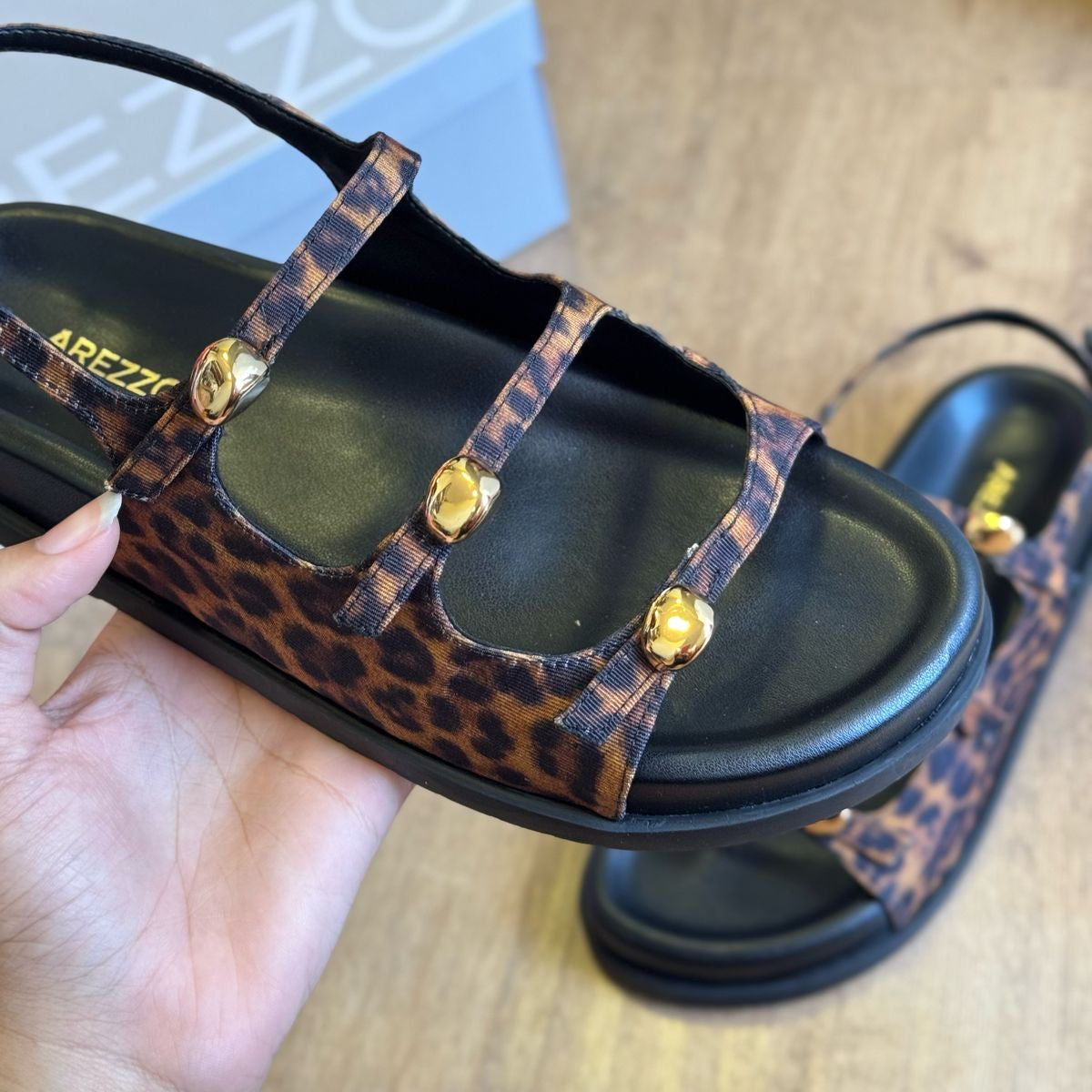 Sandália Arezzo Papete Couro Tiras Metal Bold A120160245