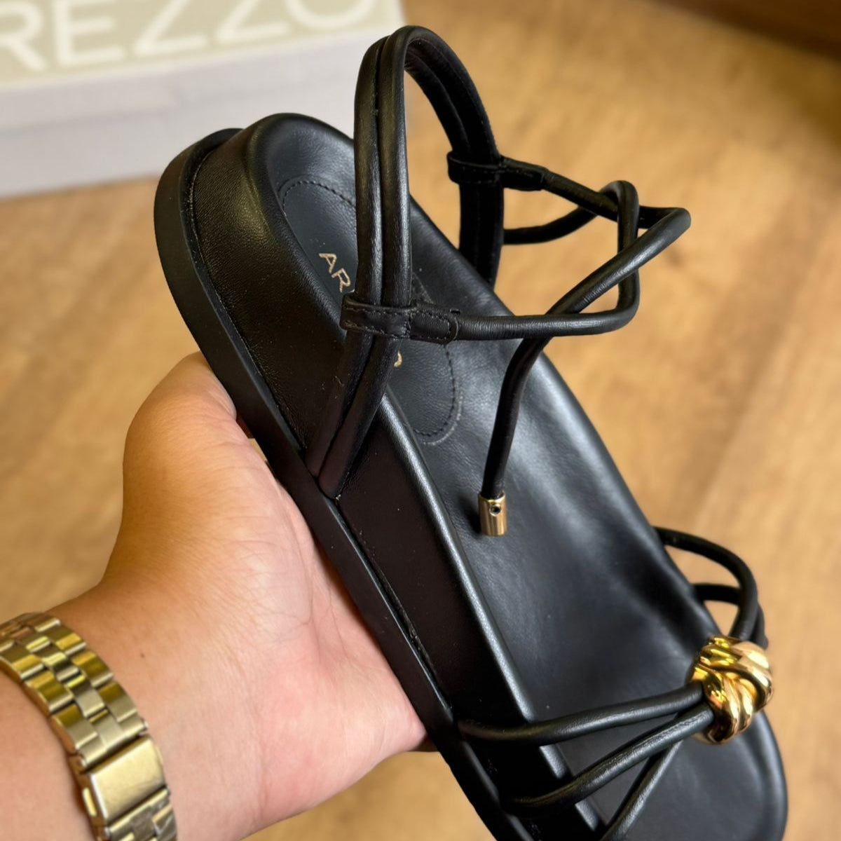 Sandália Arezzo Papete Couro Nó Metal A120160231