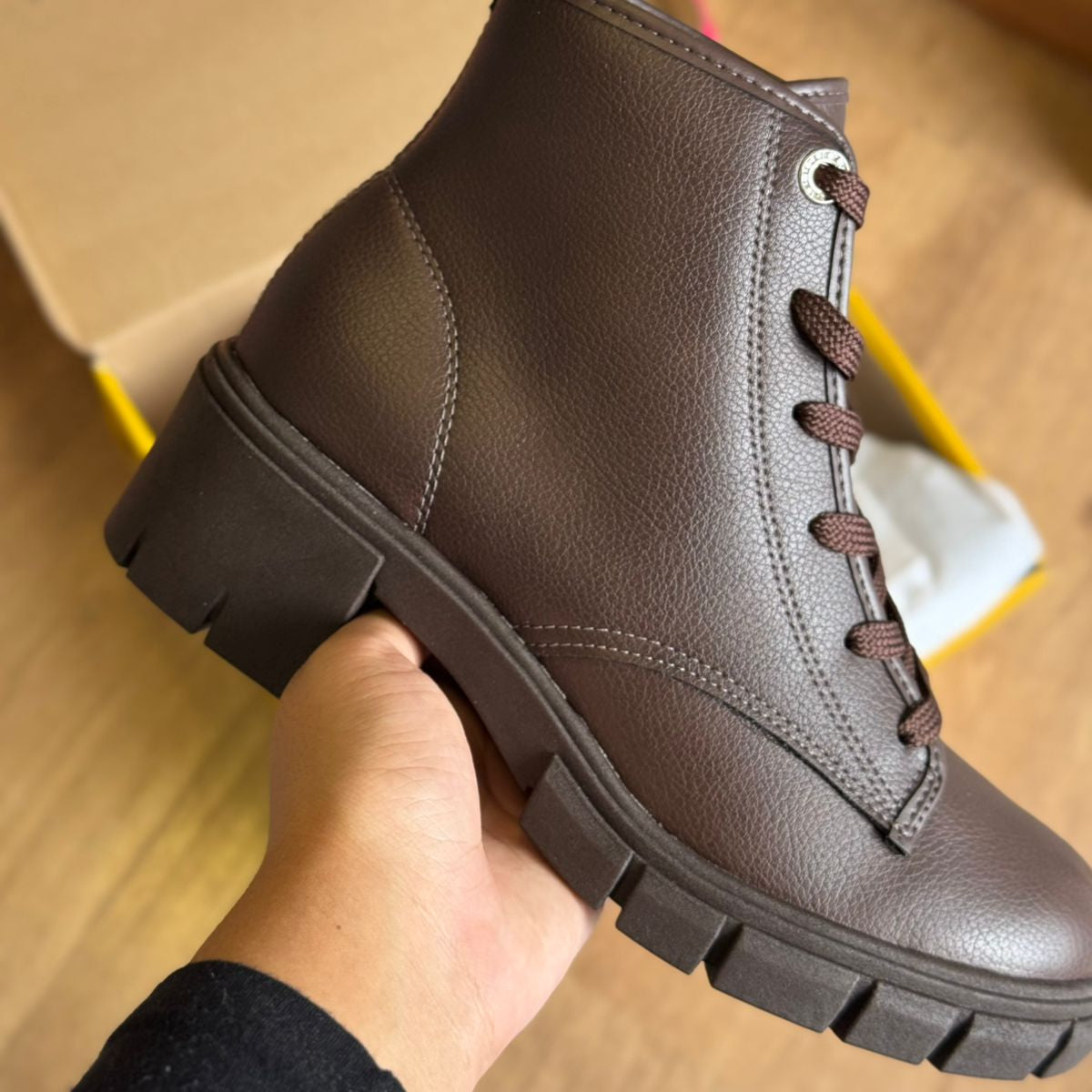Bota Moleca Coturno Salto Bloco Tratorado - QUEIMA DE ESTOQUE