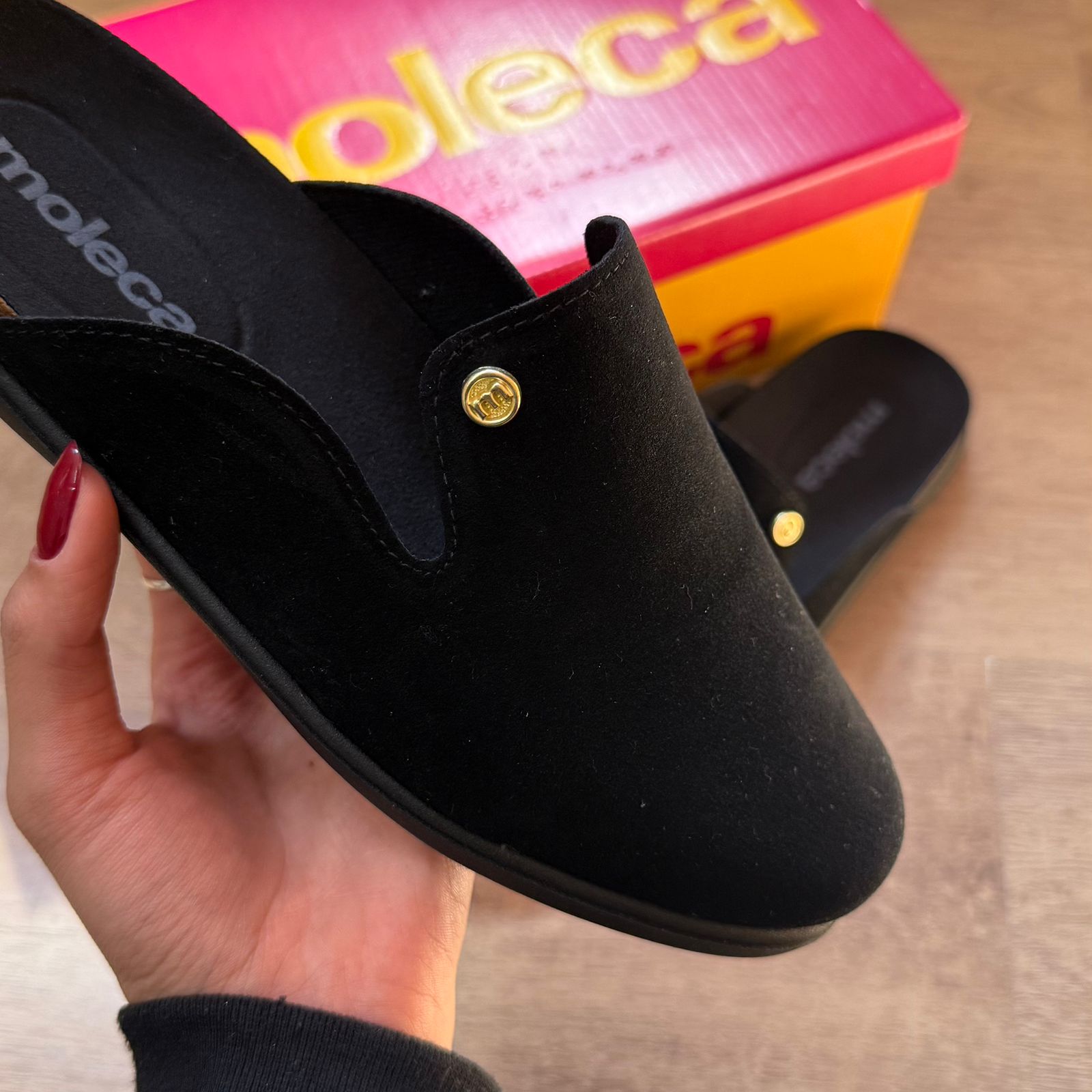 Mule Moleca Simples Logo Dourado 5826.100