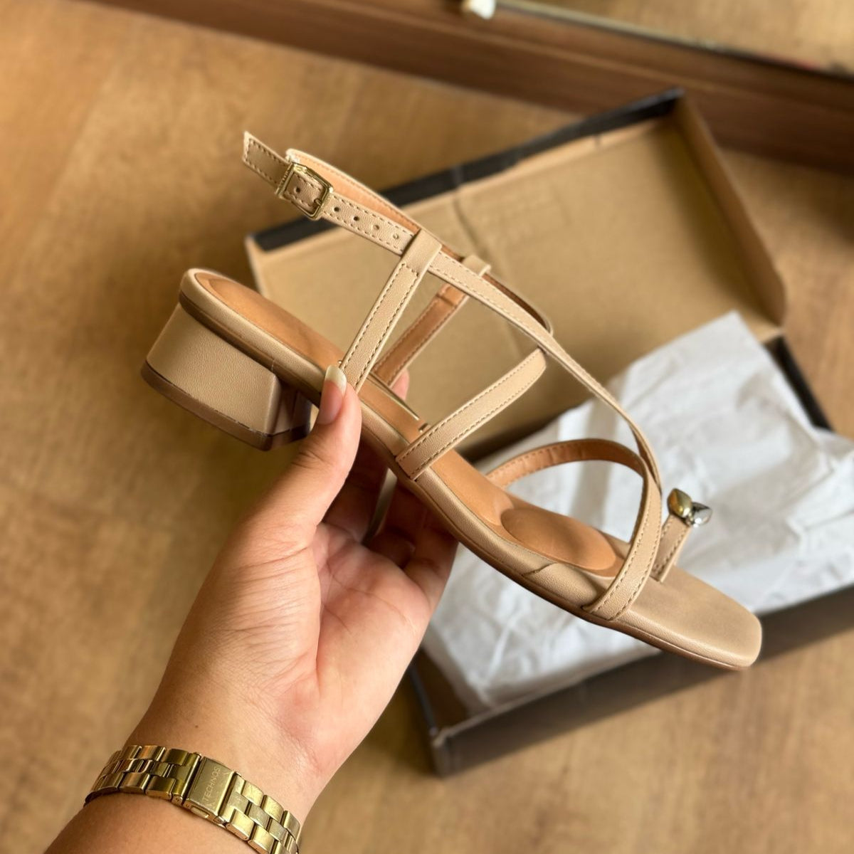 Sandália Vizzano Detalhe Dourado no Dedo 6454.123