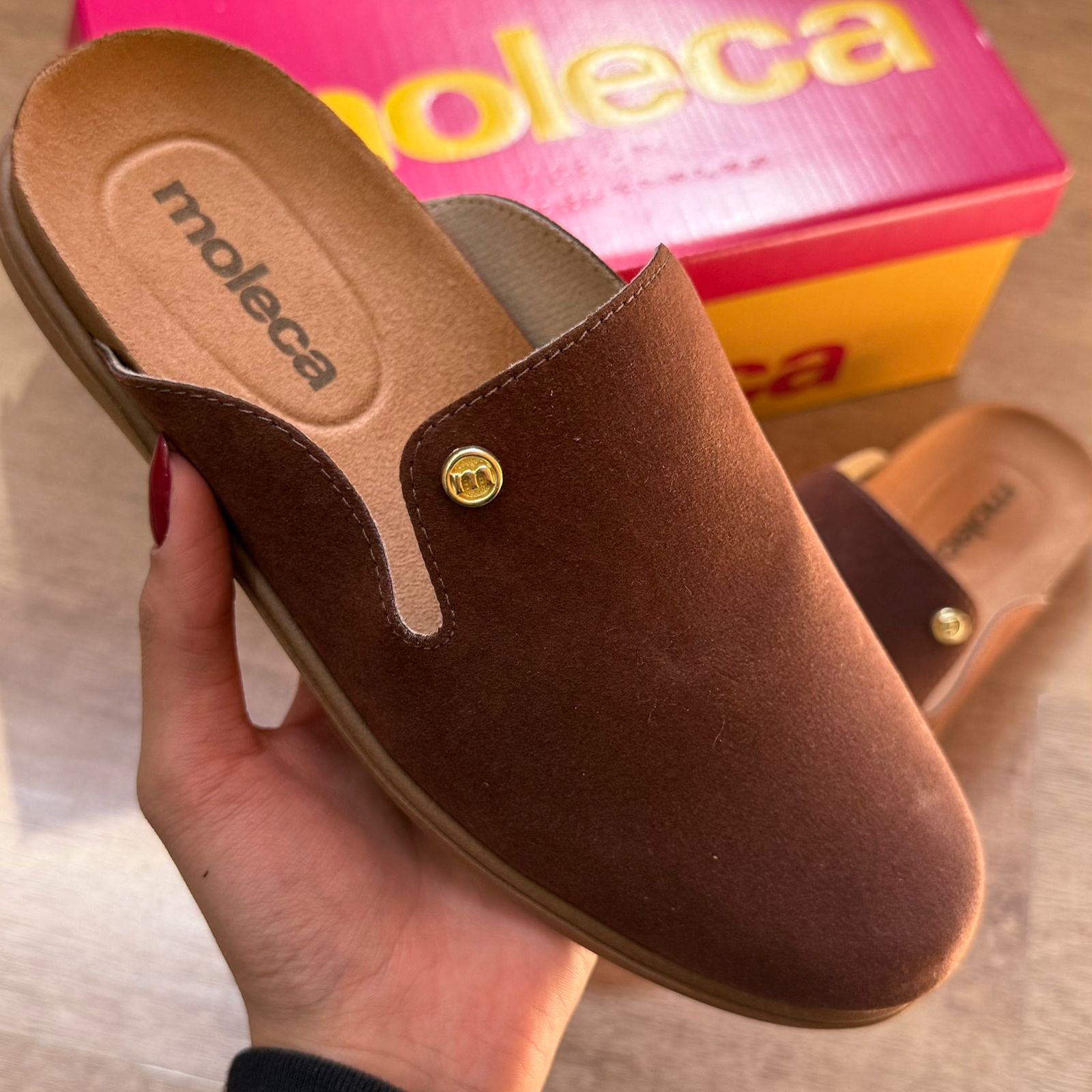 Mule Moleca Simples Logo Dourado 5826.100