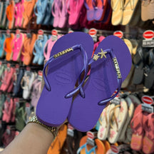 Havaianas Slim + Placa Logo Dourado + Pin Tartaruga e Estrela do Mar