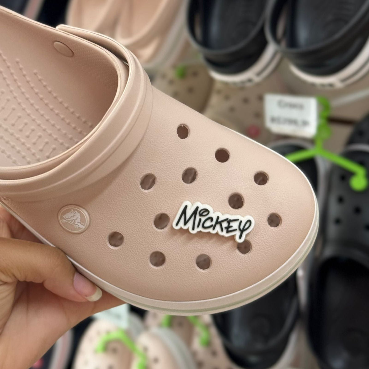 Jibbitz™ Mickey Letreiro