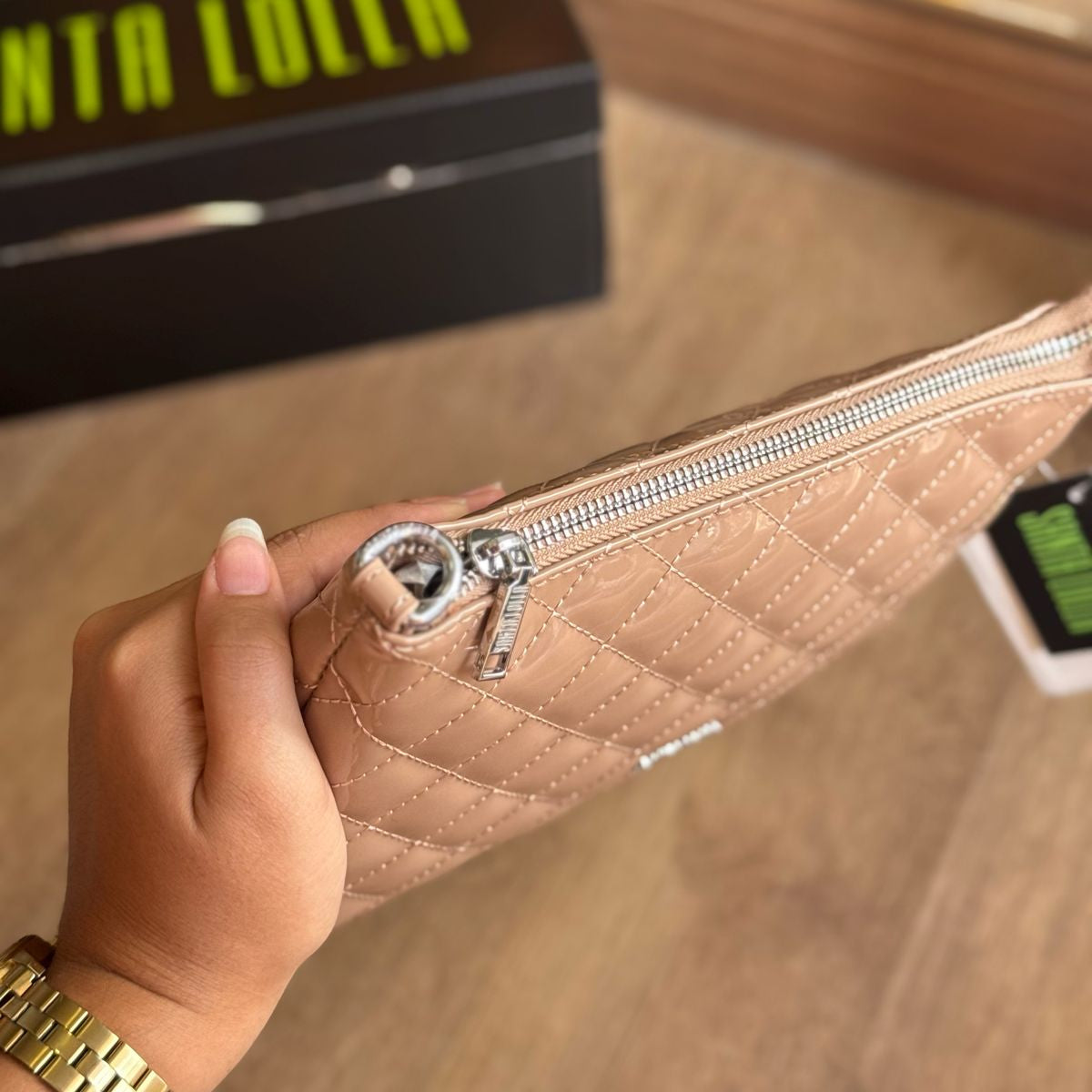 Bolsa Santa Lolla Clutch Envernizada Transversal 0450.4C39.0010