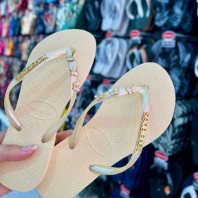 Havaianas Slim + Placa Logo + Pins Borboletas