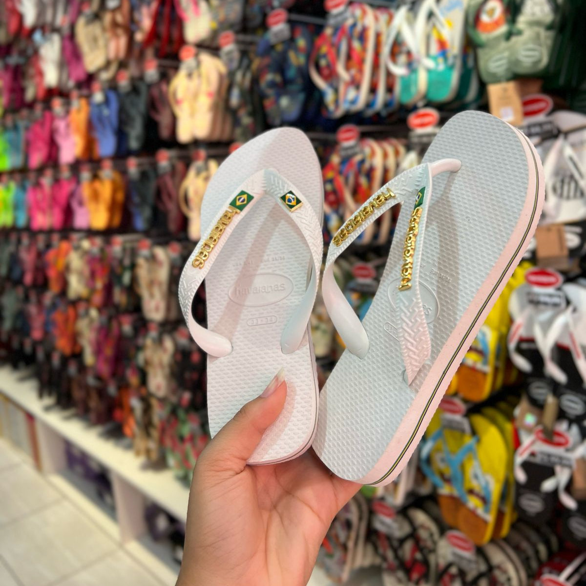 Havaianas Brasil + Placa Logo + Pin Brasil