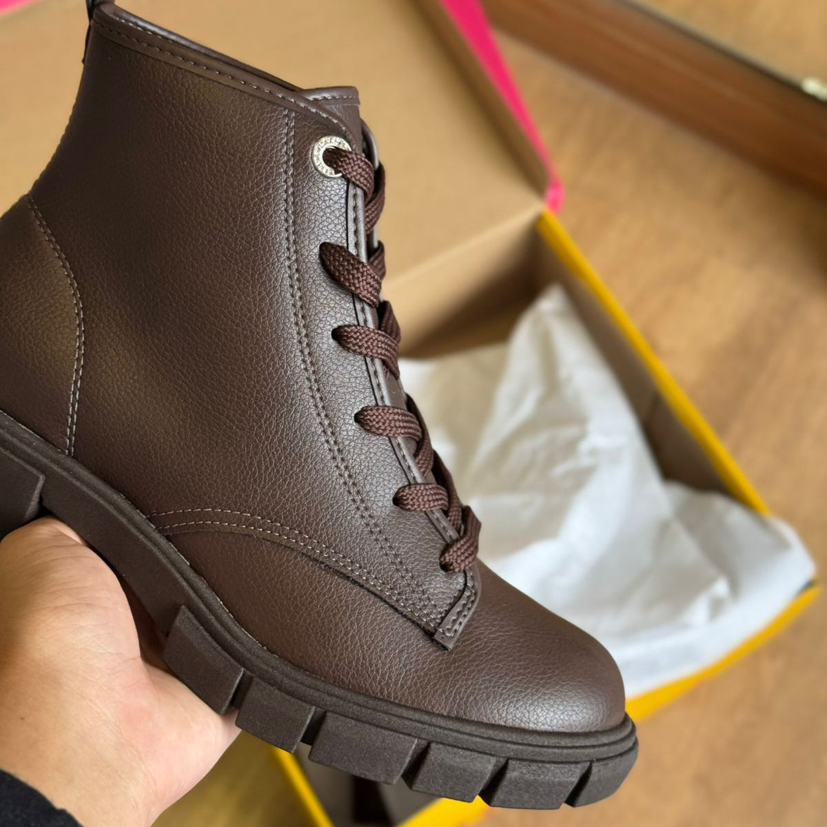 Bota Moleca Coturno Salto Bloco Tratorado - QUEIMA DE ESTOQUE