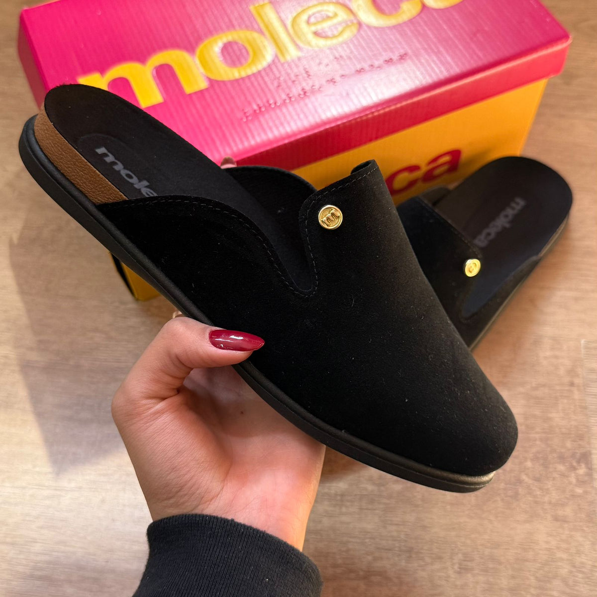 Mule Moleca Simples Logo Dourado 5826.100